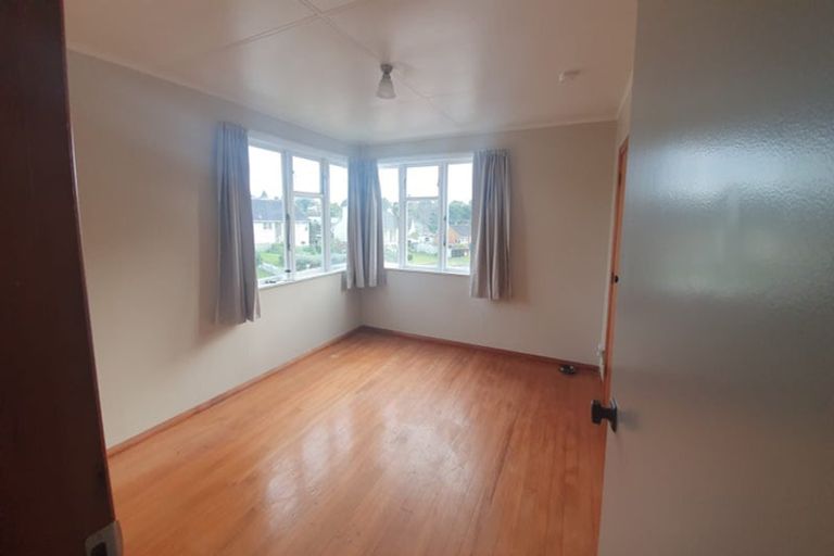 Photo of property in 98 Cook Street, Marfell, New Plymouth, 4310