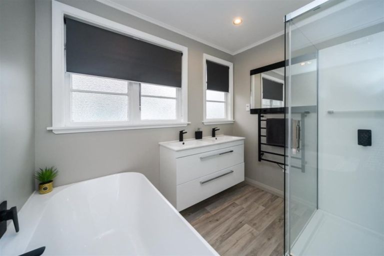 Photo of property in 2 Chester Crescent, West End, Palmerston North, 4410