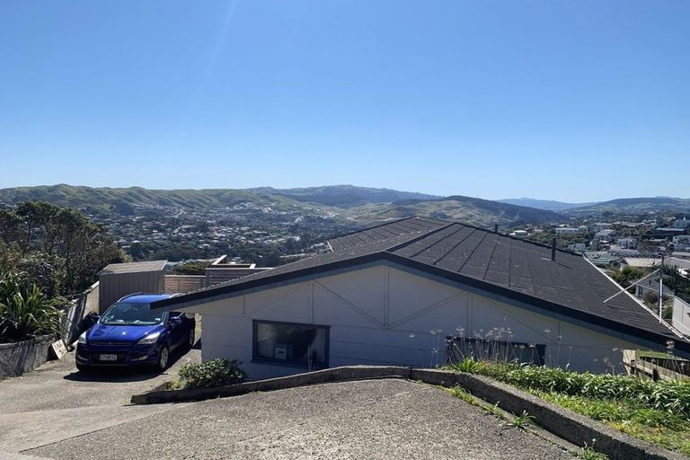 Photo of property in 14 Rice Crescent, Newlands, Wellington, 6037