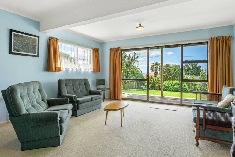 Photo of property in 258 Whangaparaoa Road, Red Beach, 0932
