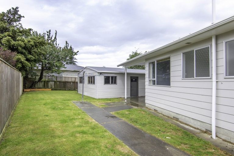 Photo of property in 33 Rhodes Drive, Kelvin Grove, Palmerston North, 4414