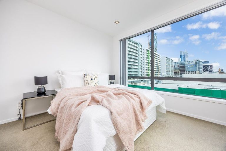 Photo of property in 6 Lancelot Road, Orewa, 0931