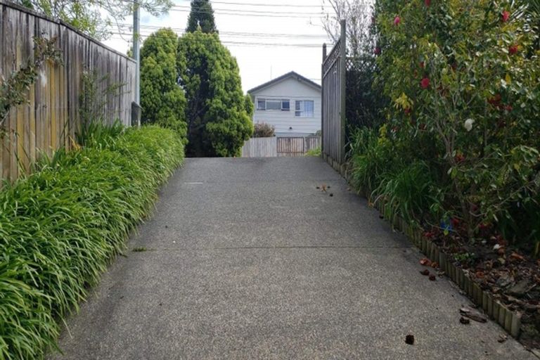 Photo of property in 88 Chivalry Road, Glenfield, Auckland, 0629