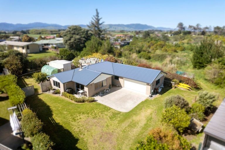 Photo of property in 9 Byron Brown Place, Otaki Beach, Otaki, 5512