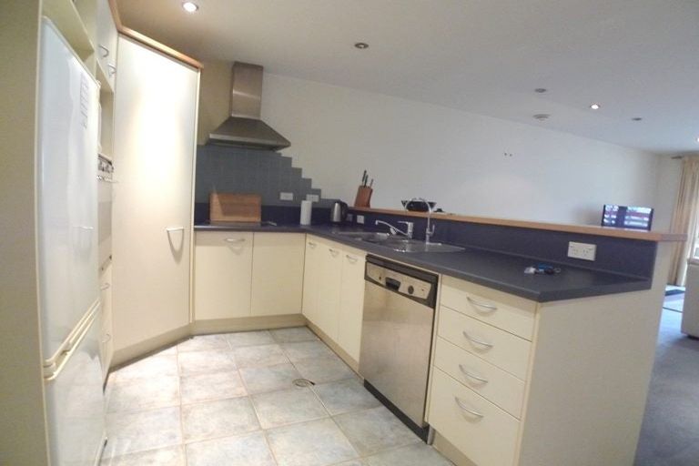 Photo of property in 4d/5 Kent Terrace, Mount Victoria, Wellington, 6011