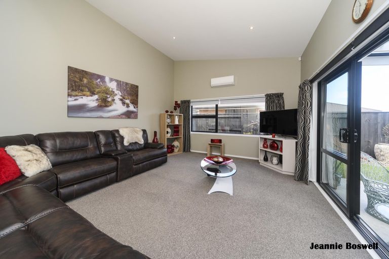Photo of property in 9 Masefield Terrace, Kelvin Grove, Palmerston North, 4414