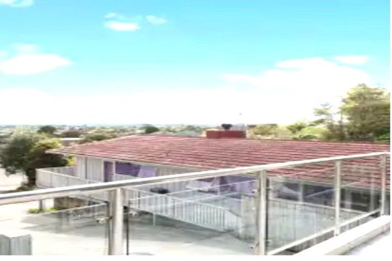 Photo of property in 11a Gerwyn Place, Pakuranga Heights, Auckland, 2010