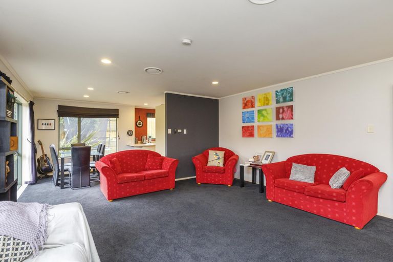 Photo of property in 3 Logan Way, Kelvin Grove, Palmerston North, 4414