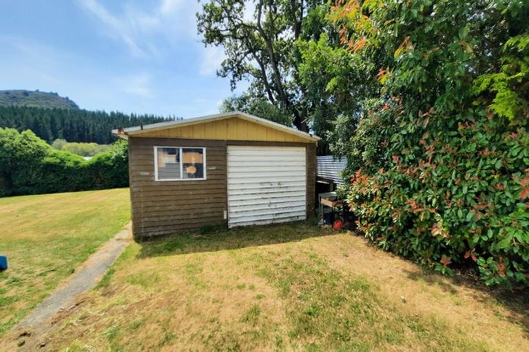 Photo of property in 16 Halsey Street, Clinton, 9534