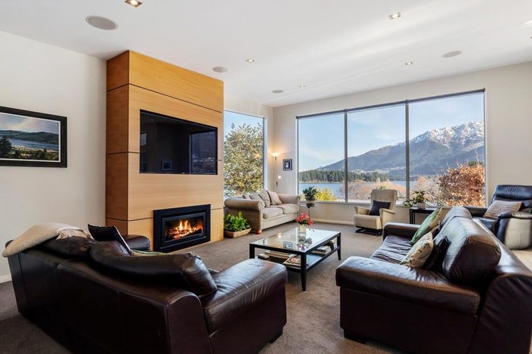 Photo of property in 37a Bay View Road, Kelvin Heights, Queenstown, 9300