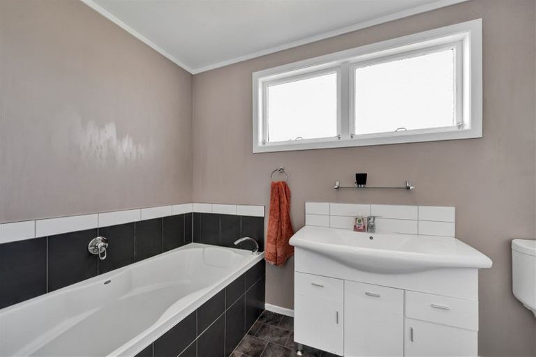 Photo of property in 37 Wallscourt Place, Normanby, Hawera, 4614