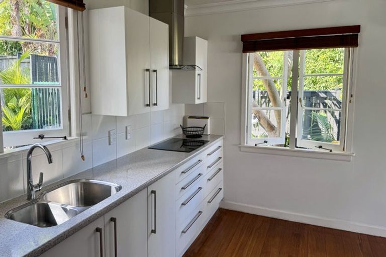 Photo of property in 2/25 Wolsley Avenue, Milford, Auckland, 0620