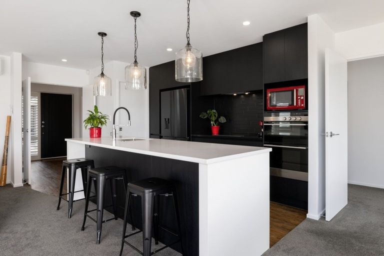 Photo of property in 2 Taioma Close, Papamoa, 3118