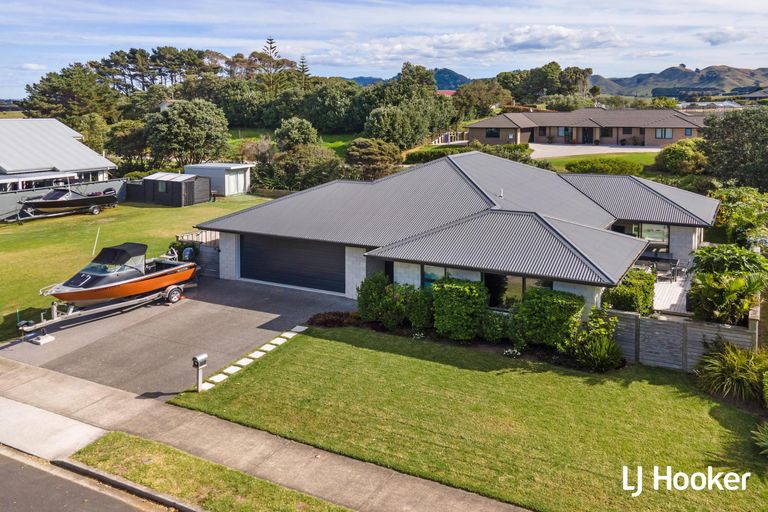 Photo of property in 11 Ian Place, Waihi Beach, 3611
