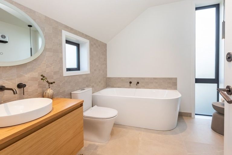 Photo of property in 86 Wairakei Road, Bryndwr, Christchurch, 8052