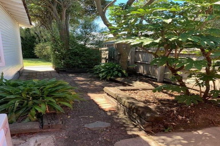 Photo of property in 17 Lyndon Street, Riccarton, Christchurch, 8011