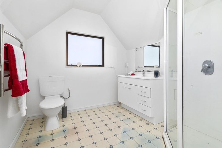 Photo of property in 12 Westwood Road, Tawa, Wellington, 5028