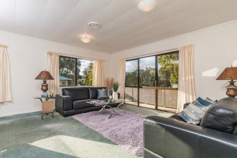 Photo of property in 2/21 Walnut Lane, Browns Bay, Auckland, 0630