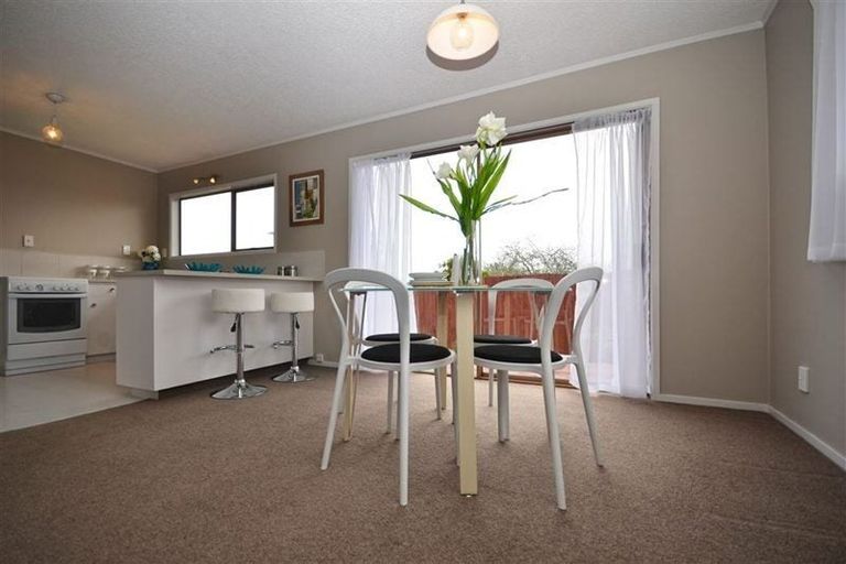 Photo of property in 3/1a Amberley Avenue, Te Atatu South, Auckland, 0610