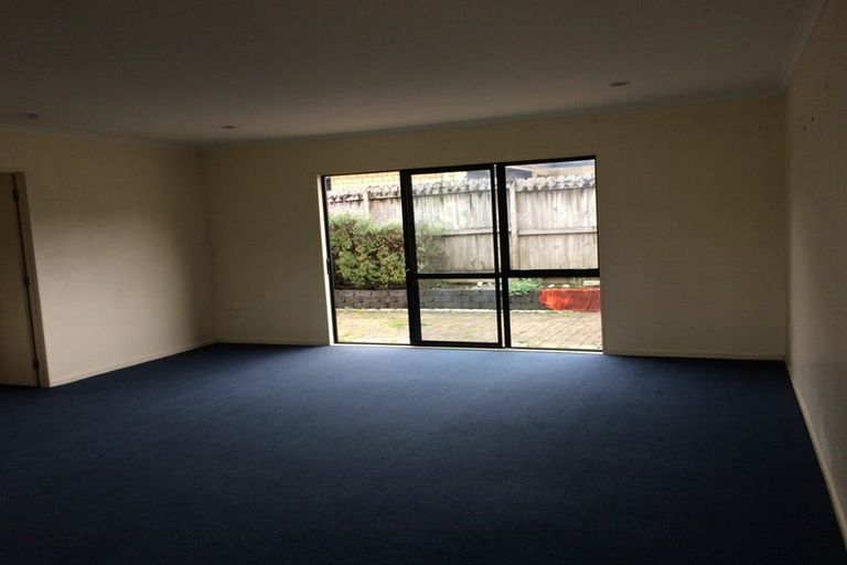 Photo of property in 5/4 Crewe Close, Albany, Auckland, 0632