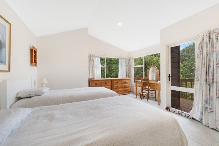 Photo of property in 18 Gibson Place, Mellons Bay, Auckland, 2014