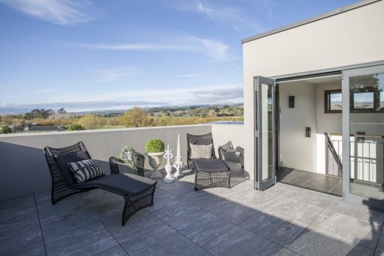 Photo of property in 11 Riverstone Grove, Hokowhitu, Palmerston North, 4410