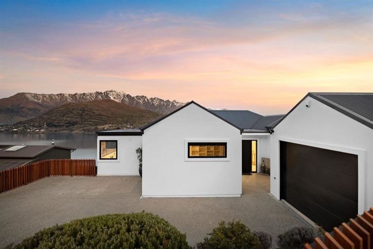 Photo of property in 7 Sunrise Lane, Queenstown, 9300