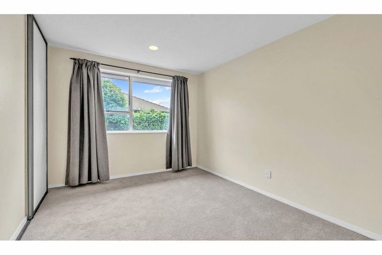 Photo of property in 66 Oakley Crescent, Hornby, Christchurch, 8042