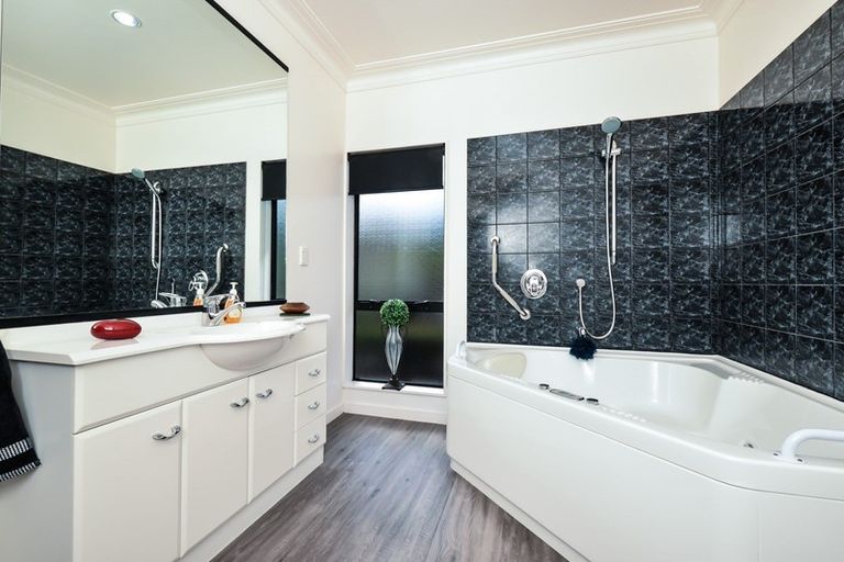 Photo of property in 22 Reynolds Drive, Glenview, Hamilton, 3206