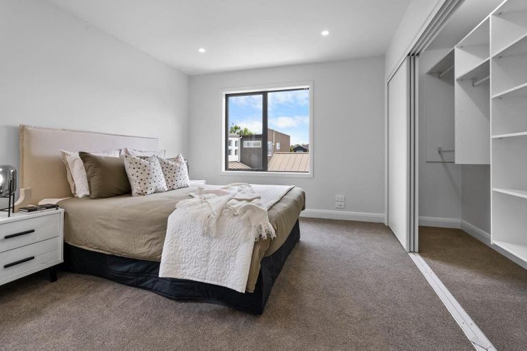 Photo of property in 4 Taipahitini Road, Rosehill, 2113