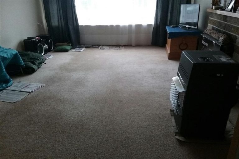 Photo of property in 34 Queenwood Road, Levin, 5510