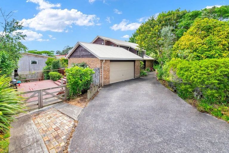 Photo of property in 1 Tiri View Place, Waiake, Auckland, 0630