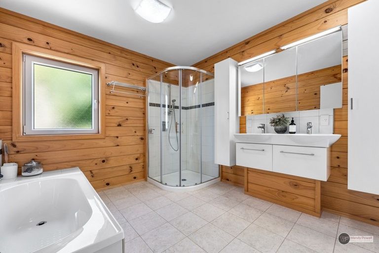 Photo of property in 5 Aran More Place, Belmont, Lower Hutt, 5010