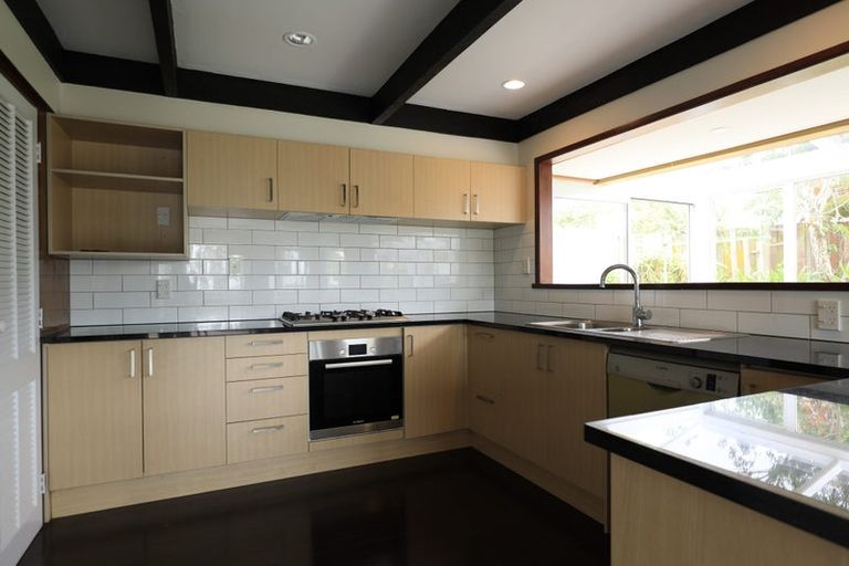 Photo of property in 118 Glenmore Road, Sunnyhills, Auckland, 2010