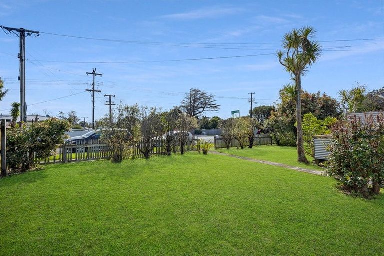 Photo of property in 65 Lynwood Road, New Lynn, Auckland, 0600