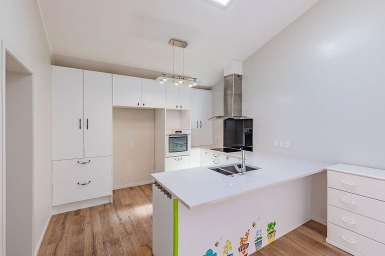 Photo of property in 5 Noeleen Street, Glenfield, Auckland, 0629