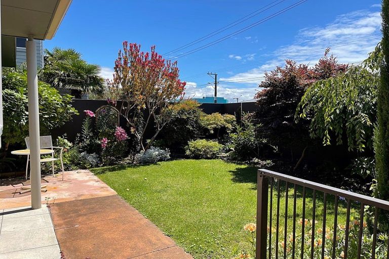 Photo of property in 82 Charles Street, Westshore, Napier, 4110