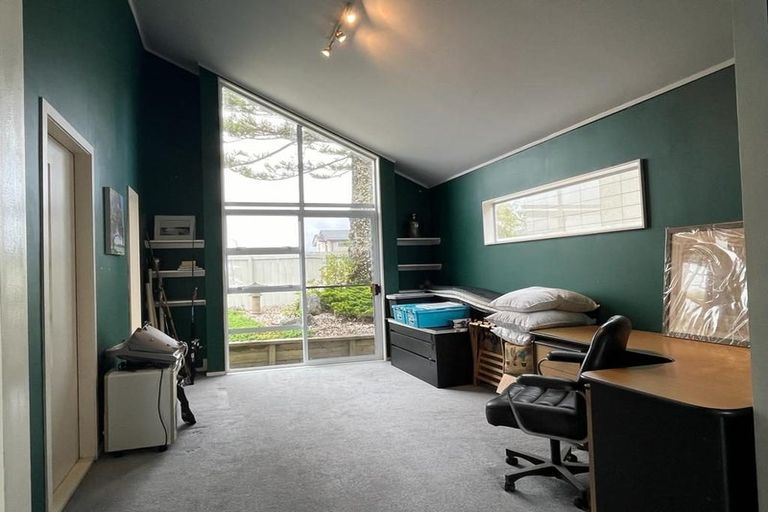 Photo of property in 2/58 Clovelly Road, Bucklands Beach, Auckland, 2012