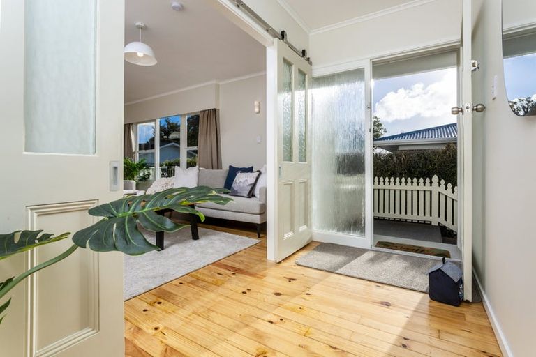 Photo of property in 1/8 Kaipatiki Road, Glenfield, Auckland, 0629