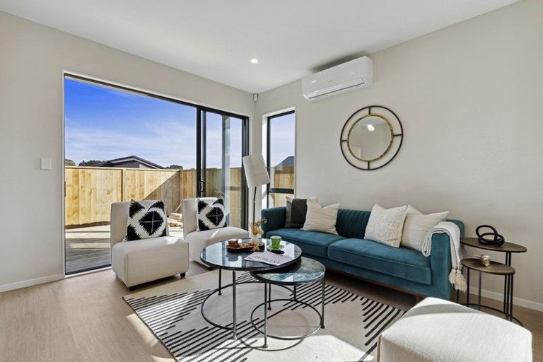 Photo of property in 31 Paretao Street, Massey, Auckland, 0614