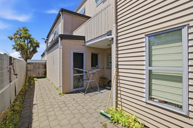 Photo of property in 8a Broadbent Street, Riccarton, Christchurch, 8041
