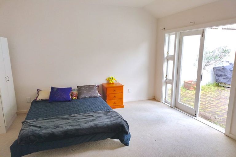 Photo of property in 21 Saint Michaels Crescent, Kelburn, Wellington, 6012