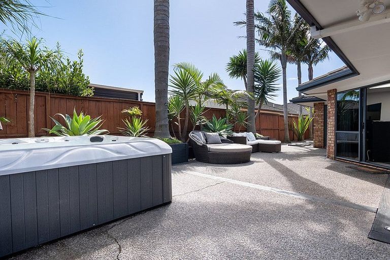 Photo of property in 32 Aranui Drive, Papamoa Beach, Papamoa, 3118