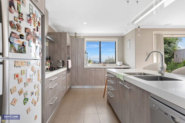 Photo of property in 16 Hillford Place, Welcome Bay, Tauranga, 3175