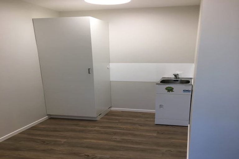 Photo of property in 11 Longcroft Terrace, Newlands, Wellington, 6037