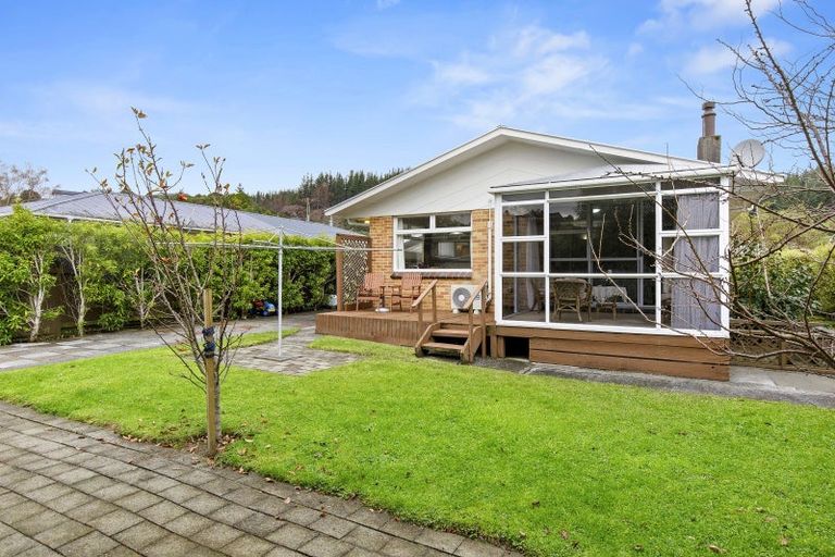 Photo of property in 5 Norana Road, Maoribank, Upper Hutt, 5018
