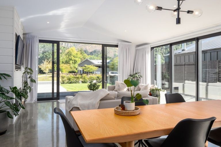 Photo of property in 24 Flynn Lane, Arrowtown, 9302