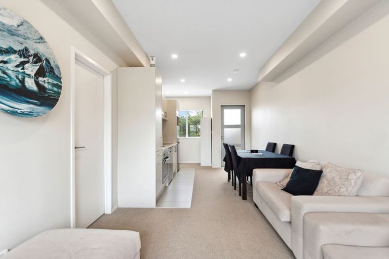 Photo of property in 24/11 Ray Small Drive, Papakura, 2110