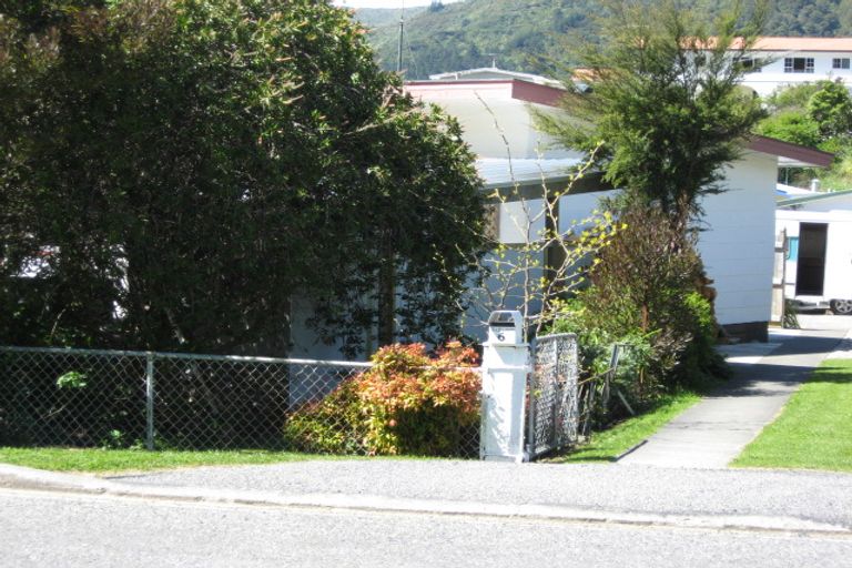 Photo of property in 6 Cornwall Street, Picton, 7220