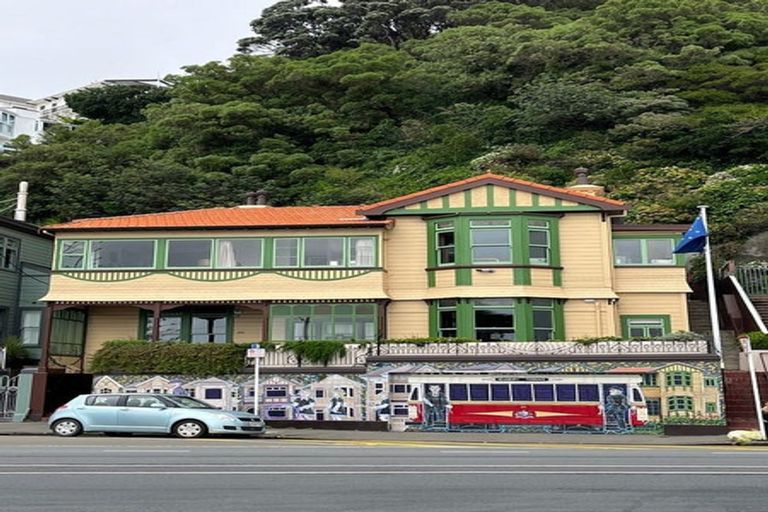 Photo of property in 186 Oriental Parade, Oriental Bay, Wellington, 6011